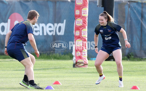 AFLW 2022 S7 Training - Adelaide Crows 161122 - 1022754