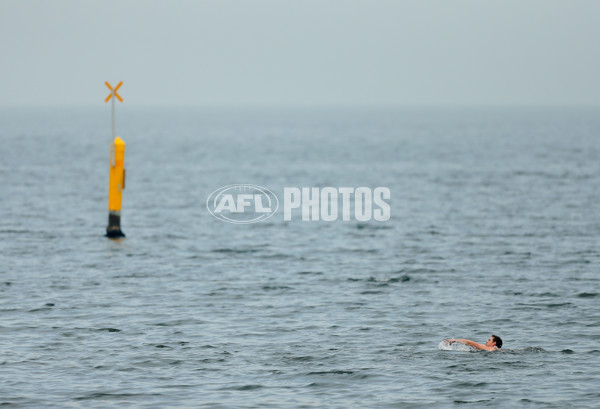 AFL 2012 Media - Collingwood Recovery 181912 - 270275
