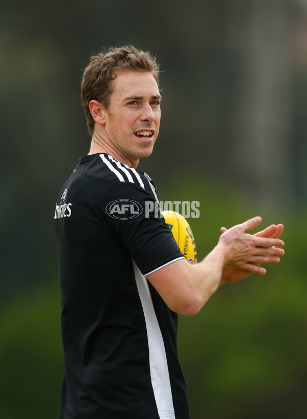AFL 2012 Media - Collingwood Recovery 181912 - 270273