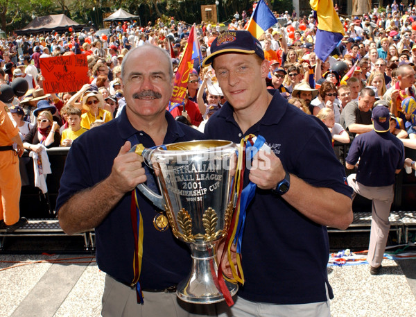 AFL 2001 Media - Brisbane Premiers Victory Parade 021001 - 141914