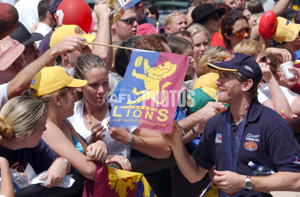 AFL 2001 Media - Brisbane Premiers Victory Parade 021001 - 141974