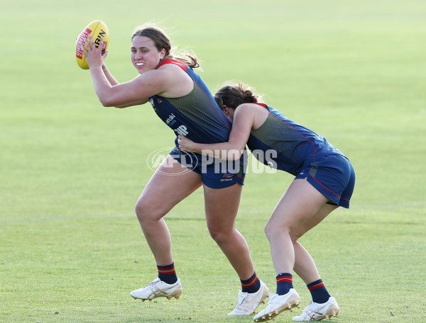AFLW 2022 S7 Training - Adelaide Crows 161122 - 1022740