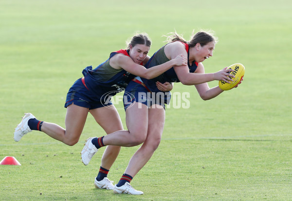 AFLW 2022 S7 Training - Adelaide Crows 161122 - 1022741