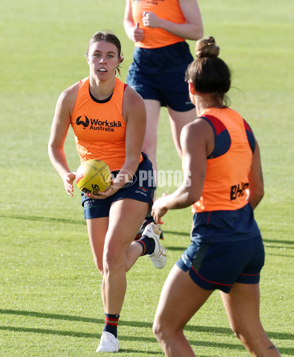 AFLW 2022 S7 Training - Adelaide Crows 161122 - 1022752