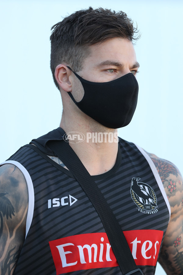 AFL 2020 Media - Geelong and Collingwood Arrive in Perth - 787906