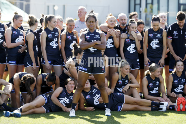 AFLW 2021 Media - Carlton Team Photo Day - 801082