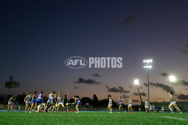 AFLW 2022 Round 07 - Western Bulldogs v Geelong - 910010