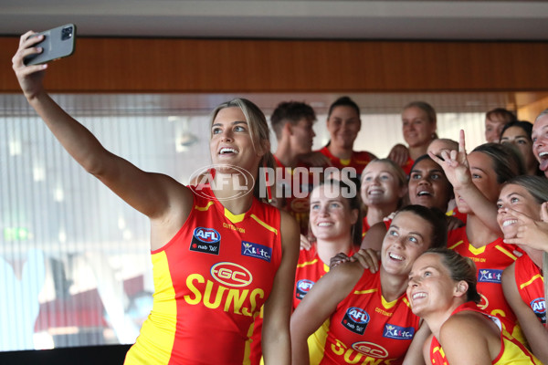 AFLW 2022 Media - Gold Coast Suns Team Photo Day - 900186