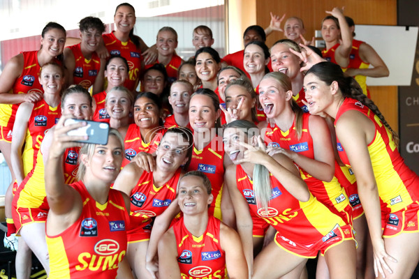 AFLW 2022 Media - Gold Coast Suns Team Photo Day - 900185