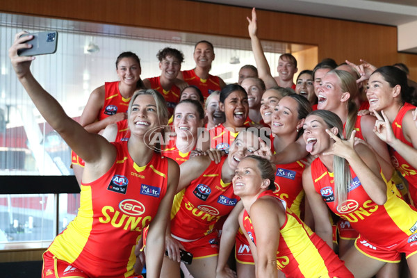 AFLW 2022 Media - Gold Coast Suns Team Photo Day - 900187