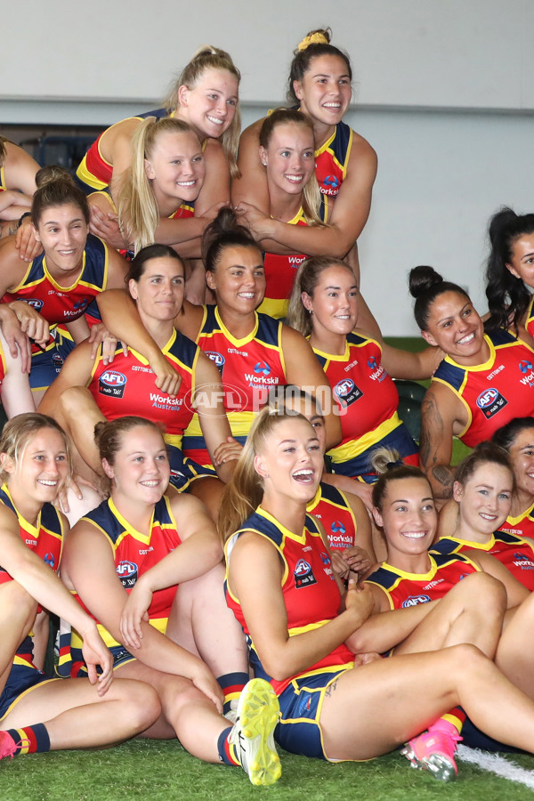 AFLW 2022 Media - Adelaide Crows Team Photo Day - 900407