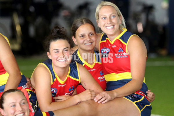 AFLW 2022 Media - Adelaide Crows Team Photo Day - 900408