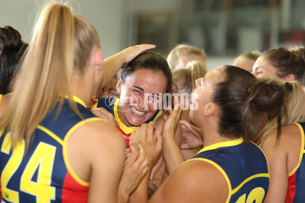 AFLW 2022 Media - Adelaide Crows Team Photo Day - 900413