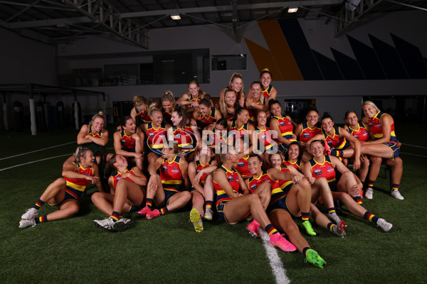 AFLW 2022 Media - Adelaide Crows Team Photo Day - 900418