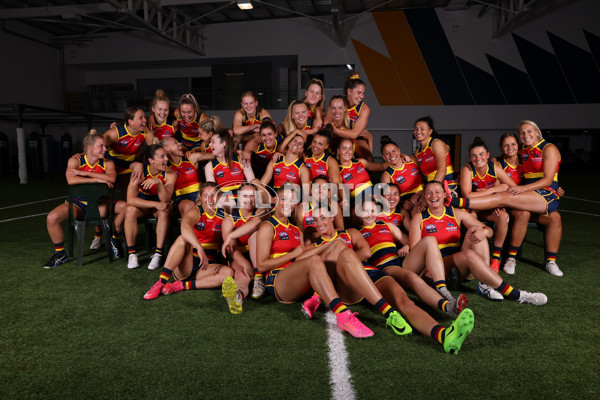 AFLW 2022 Media - Adelaide Crows Team Photo Day - 900416