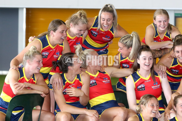 AFLW 2022 Media - Adelaide Crows Team Photo Day - 900411