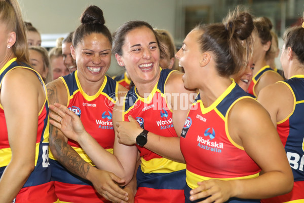 AFLW 2022 Media - Adelaide Crows Team Photo Day - 900414
