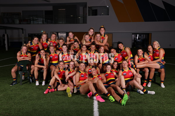 AFLW 2022 Media - Adelaide Crows Team Photo Day - 900415
