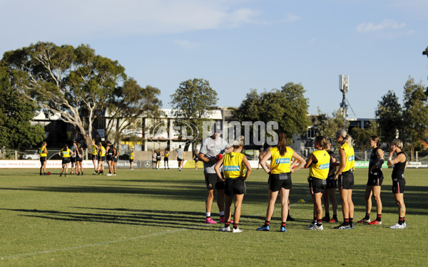 AFLW 2022 Training - St Kilda 201221 - 903715