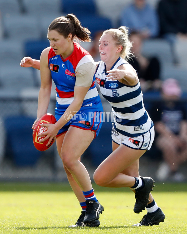 AFLW 2022 S7 Round 06 - Western Bulldogs v Geelong - 1014808