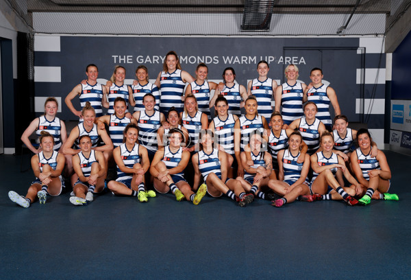 AFLW 2022 Media - Geelong Team Photo Day S7 - 984225