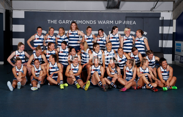 AFLW 2022 Media - Geelong Team Photo Day S7 - 984227