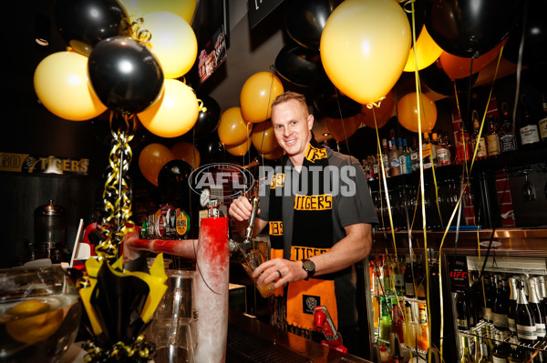 AFL 2017 Media - Melbourne Turns Yellow and Black - 555098