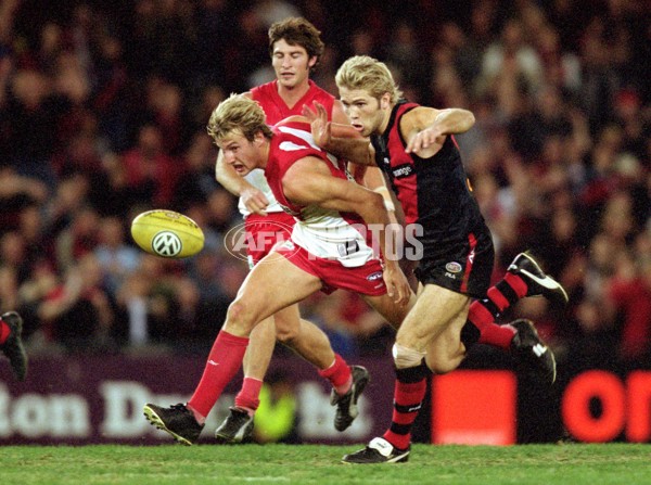 AFL 2001 Rd 19 - Essendon v Sydney - 167906