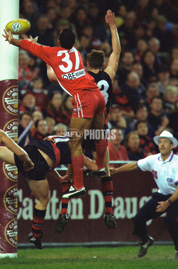 AFL 2001 Rd 19 - Essendon v Sydney - 168238